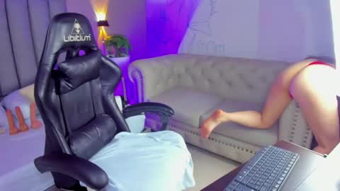 Snapshot of angelica_dymond chatting on April 22, 7:15 pm A N G E L I C A online show from April 22, 7:15 pm