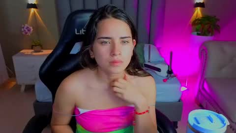 Snapshot of angelica_dymond chatting on May 1, 12:21 pm A N G E L I C A online show from May 1, 12:21 pm