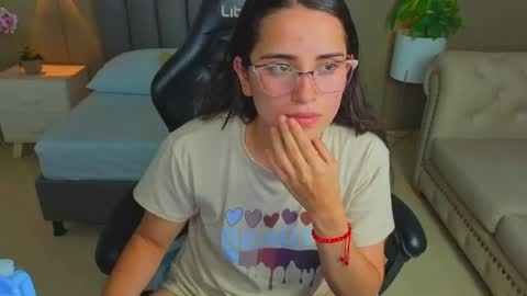 Snapshot of angelica_dymond chatting on May 27, 7:44 pm A N G E L I C A online show from May 27, 7:44 pm
