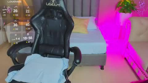 Snapshot of angelica_dymond chatting on May 28, 6:16 pm A N G E L I C A online show from May 28, 6:16 pm