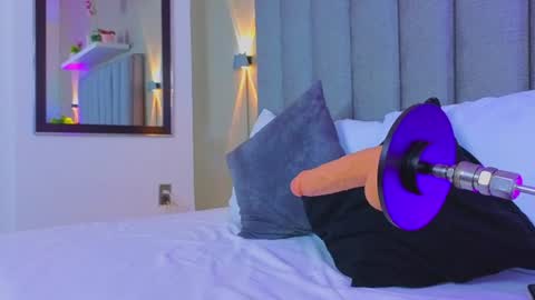 Snapshot of angelica_dymond chatting on June 17, 7:37 pm A N G E L I C A online show from June 17, 7:37 pm