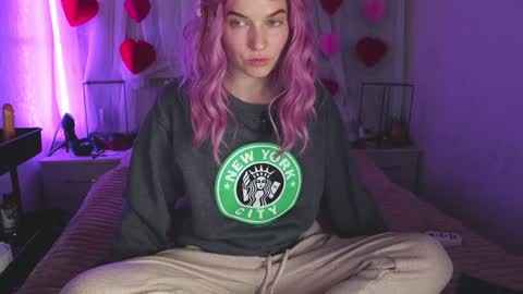 Snapshot of angelika_rouge chatting on March 14, 6:24 pm Angelika Rouge online show from March 14, 6:24 pm