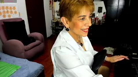 Snapshot of angelina_stone_65 chatting on April 28, 2:27 am Angelina online show from April 28, 2:27 am