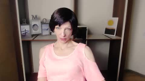 Snapshot of angelinalov_ chatting on September 11, 6:24 am Angelina online show from September 11, 6:24 am