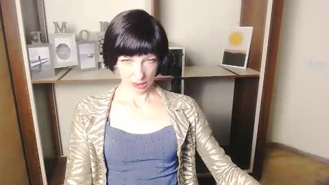 Snapshot of angelinalov_ chatting on September 17, 6:15 am Angelina online show from September 17, 6:15 am