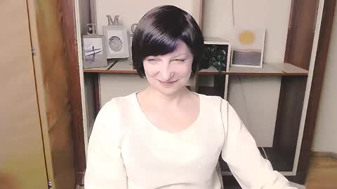 Snapshot of angelinalov_ chatting on April 18, 8:40 am Angelina online show from April 18, 8:40 am