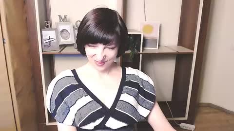 Snapshot of angelinalov_ chatting on April 22, 8:28 am Angelina online show from April 22, 8:28 am