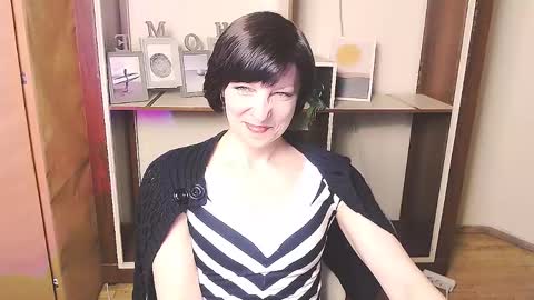 Snapshot of angelinalov_ chatting on April 23, 8:24 am Angelina online show from April 23, 8:24 am