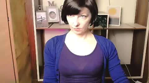 Snapshot of angelinalov_ chatting on April 28, 7:46 am Angelina online show from April 28, 7:46 am