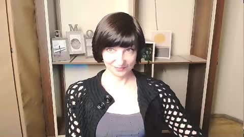 Snapshot of angelinalov_ chatting on May 2, 9:03 am Angelina online show from May 2, 9:03 am