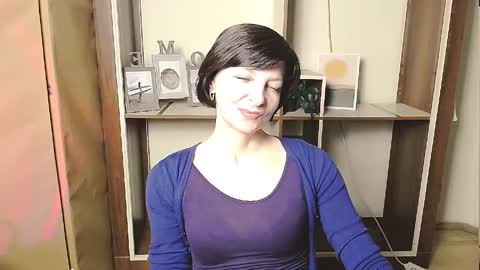 Snapshot of angelinalov_ chatting on May 4, 8:32 am Angelina online show from May 4, 8:32 am