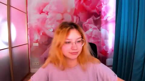 AngelinaLow online show from March 10, 1:05 pm