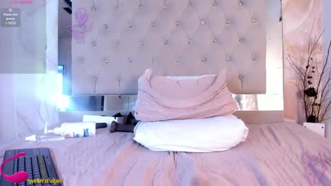 Snapshot of angeline_blake chatting on May 5, 8:28 pm Angeline online show from May 5, 8:28 pm