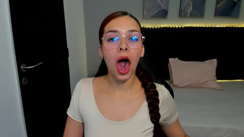 angeline_davies online show from February 5, 4:17 am