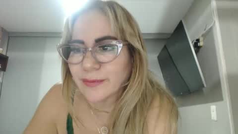 Snapshot of angelinna_12 chatting on October 29, 2:36 am angelinna_12 online show from October 29, 2:36 am