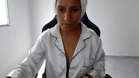 Snapshot of angelitaa_hot chatting on May 24, 2:22 pm angela online show from May 24, 2:22 pm