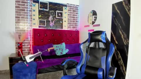 Snapshot of angelitasexxxhot chatting on October 11, 12:21 am Angelitasexxxhot online show from October 11, 12:21 am