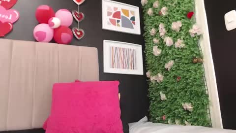 Snapshot of angelitawild_ chatting on February 15, 9:37 pm angel online show from February 15, 9:37 pm