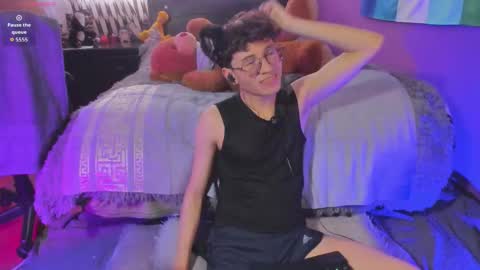Snapshot of angelito18_twink chatting on March 8, 5:39 pm Angel online show from March 8, 5:39 pm