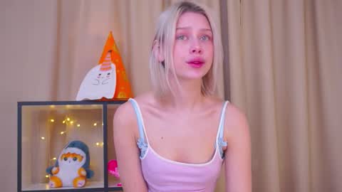 Snapshot of angelkissie chatting on October 31, 7:26 pm Ennie online show from October 31, 7:26 pm