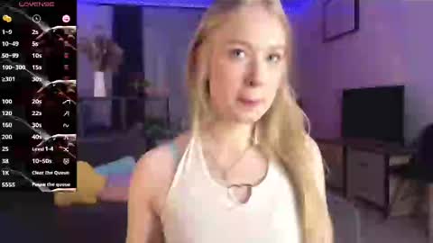 Snapshot of angelkissmee chatting on March 7, 3:49 pm angelkissmee online show from March 7, 3:49 pm