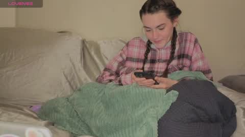 Snapshot of angelknight22 chatting on April 4, 2:36 pm angelknight22 online show from April 4, 2:36 pm