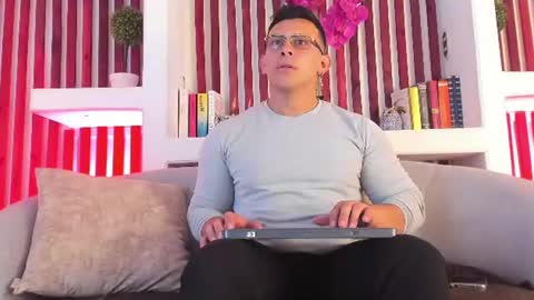 Snapshot of angell_rodriguez chatting on June 15, 4:36 am angell_rodriguez online show from June 15, 4:36 am