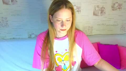 Snapshot of angellisss chatting on September 11, 11:43 am Cutie online show from September 11, 11:43 am