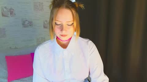 Snapshot of angellisss chatting on October 19, 6:58 am Cutie online show from October 19, 6:58 am