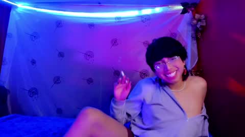 Snapshot of angellonfire chatting on December 2, 10:50 am Angel  online show from December 2, 10:50 am