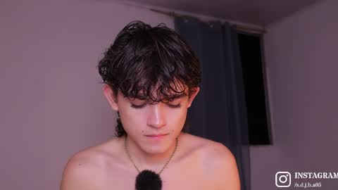 Snapshot of angelocute_ chatting on May 17, 1:25 am Angelo I work from home this is my room online show from May 17, 1:25 am