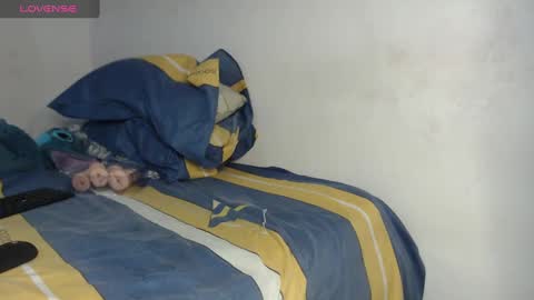 Snapshot of angelof_fire chatting on February 18, 9:54 am Angel online show from February 18, 9:54 am