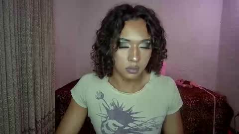 Snapshot of angelsdustxxx chatting on April 20, 2:47 am online show from April 20, 2:47 am