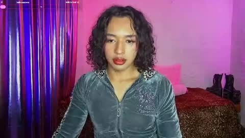 Snapshot of angelsdustxxx chatting on May 10, 1:33 am online show from May 10, 1:33 am