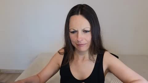 Snapshot of angelslive99 chatting on May 20, 11:49 am Giulia online show from May 20, 11:49 am