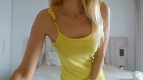 Snapshot of angelsquirting chatting on June 22, 6:54 am Alesia online show from June 22, 6:54 am