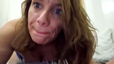 Snapshot of angelvanderpool71 chatting on January 11, 12:22 am angelvanderpool71 online show from January 11, 12:22 am