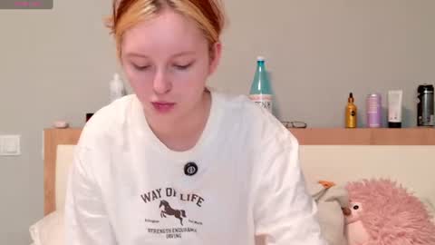 Snapshot of angelwise chatting on August 8, 3:08 am angelwise online show from August 8, 3:08 am