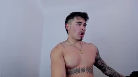 Snapshot of angelx_fox chatting on September 15, 7:47 pm Angel Fox online show from September 15, 7:47 pm