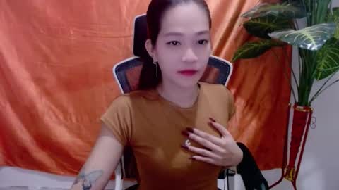 Snapshot of angelyn_slim chatting on May 24, 9:42 pm angelyn_slim online show from May 24, 9:42 pm