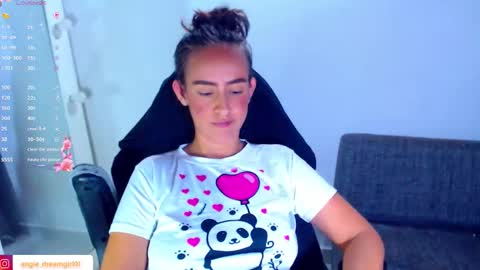 Snapshot of angie_dreamgirl chatting on February 11, 3:11 am IG angie dreamgirl01 online show from February 11, 3:11 am