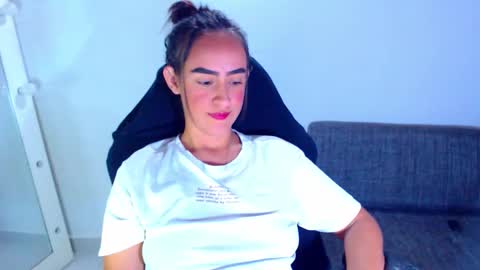 Snapshot of angie_dreamgirl chatting on February 21, 12:22 am IG angie dreamgirl01 online show from February 21, 12:22 am