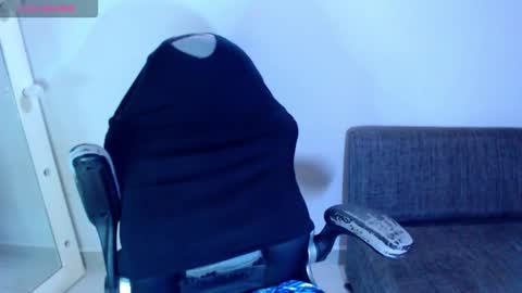 Snapshot of angie_dreamgirl chatting on February 22, 12:01 am IG angie dreamgirl01 online show from February 22, 12:01 am