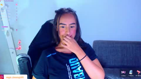 Snapshot of angie_dreamgirl chatting on February 22, 11:14 pm IG angie dreamgirl01 online show from February 22, 11:14 pm