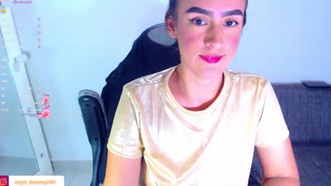 Snapshot of angie_dreamgirl chatting on February 23, 9:01 pm IG angie dreamgirl01 online show from February 23, 9:01 pm