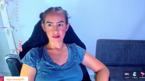 Snapshot of angie_dreamgirl chatting on February 27, 12:10 am IG angie dreamgirl01 online show from February 27, 12:10 am