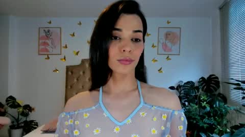 Snapshot of angie_modelo chatting on June 11, 8:07 pm Anabella online show from June 11, 8:07 pm