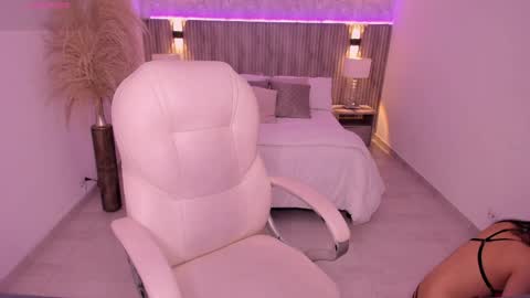 angie_smith_x online show from April 1, 3:07 am