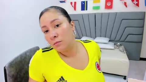 Snapshot of angie_will chatting on July 3, 10:38 pm A N G I E. online show from July 3, 10:38 pm