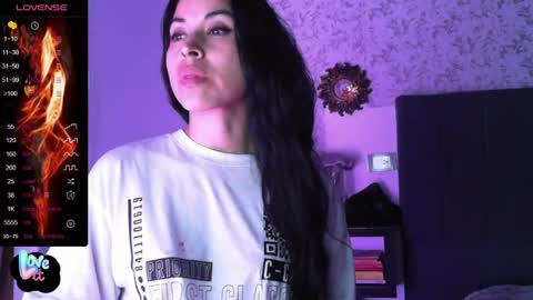 Snapshot of angiebaxter chatting on December 17, 1:50 am Angiebaxt online show from December 17, 1:50 am